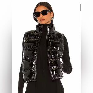 NEW with tags Cloud Shine Vest in Black
STEVE MADDEN